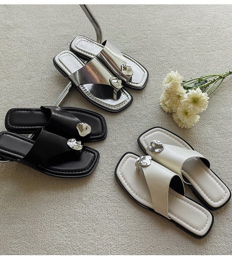 Minimalist Metal Buckle Thong Sandals