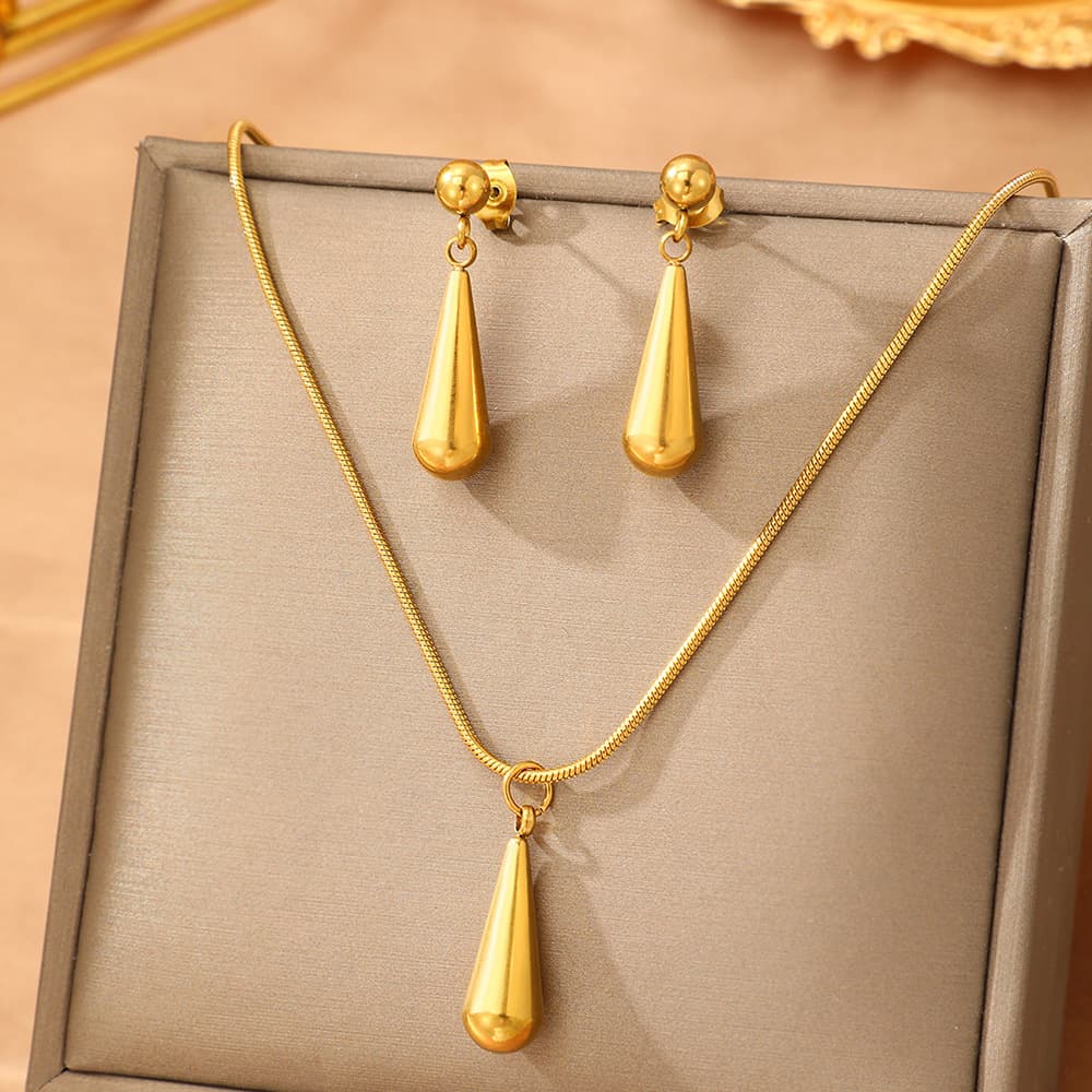 Gold Teardrop Necklace Earring Set