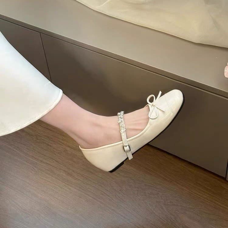 2026 New Autumn French Minimalist Shoes, Retro Luxury Rhinestone One-Strap Round Toe Platform Soft Sole Slip-On Flats